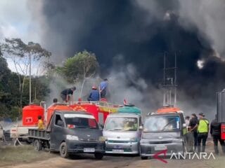 Damkar: Kerugian kebakaran pabrik ban bekas di Konda Konsel capai Rp1 miliar