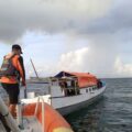 Tim SAR evakuasi tiga nelayan dari kapal mati mesin di perairan Wakatobi