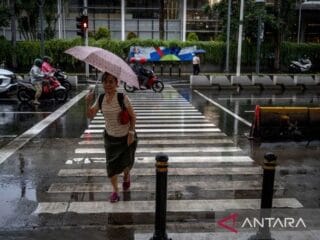 BMKG prakirakan hujan guyur sebagian besar kota di Indonesia hari ini