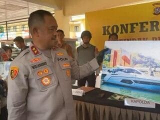 Modus Korupsi Pengadaan Kapal Azimut Pemprov Sulawesi Tenggara: Beli Bekas, Berbendera Singapura - Tribunnewssultra.com