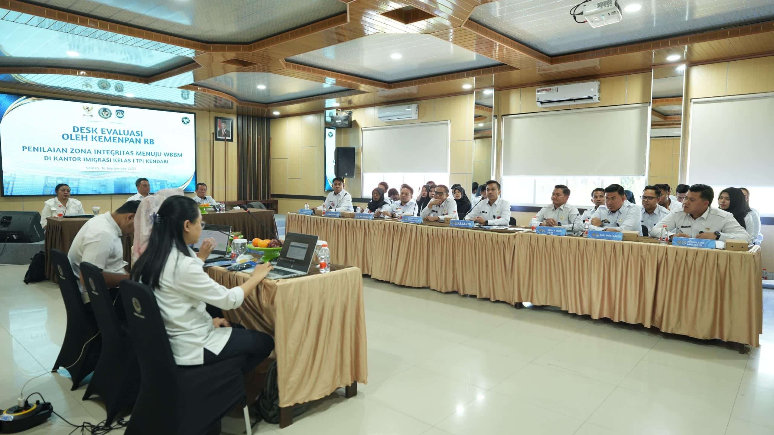 Desk Evaluasi di Kantor Imigrasi Kendari, Jamin Pelayanan Profesional Menuju WBBM - Tribunnewssultra.com