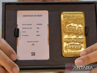 Harga emas fluktuatif: Antam tembus Rp2,2 Juta, UBS justru turun