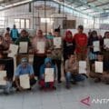 BPN Muna Barat serahkan 146 sertifikat tanah di  Desa Sidamangura