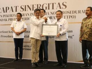 Kanwil Ditjen Imigrasi Sultra Terima Penghargaan dari BP3MI, Diserahkan Dirjen Pelindungan KP2MI - Tribunnewssultra.com