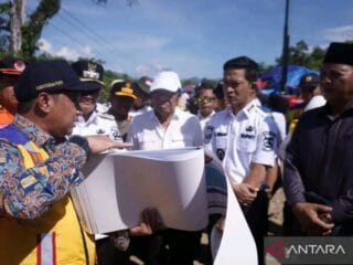 Komisi V DPR RI tinjau jalan terendam banjir di Konut