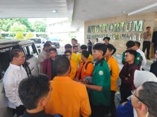 Mentan Amran Dengar Aspirasi Mahasiswa dan Beri Solusi Cepat di Lobi Kementan