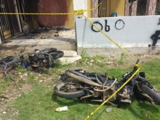 2 Motor Hangus Dilalap Api di Teras Rumah Walambenowite Muna, Pemilik Terbangun Dengar Kaca Pecah - Tribunnewssultra.com