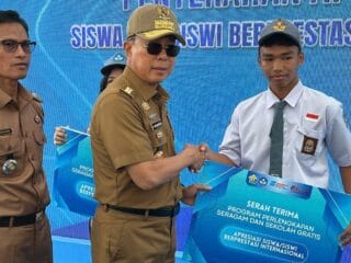 150 Siswa Berprestasi Nasional, Internasional Terima Jutaan Rupiah Reward Gubernur Sulawesi Tenggara - Tribunnewssultra.com