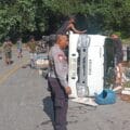 Mobil Pikap Bermuatan Ikan Terbalik di Konawe Sulawesi Tenggara, Polisi Sebut Tidak Ada Korban Jiwa - Tribunnewssultra.com